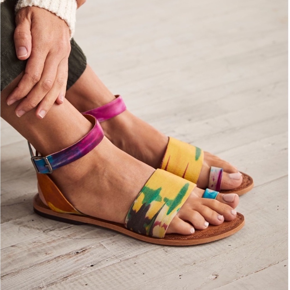Free people sun peaks strappy flat boho sandals size 39. With box. Worn once.